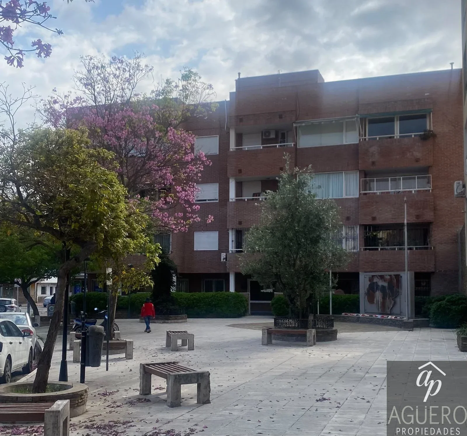 Departamento en alquiler c/ cochera en Centro - Imagen 1