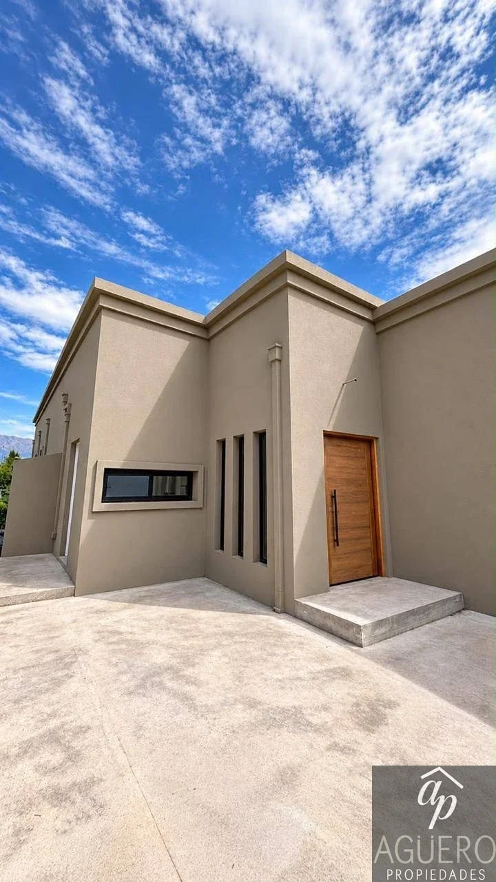 Casa en venta c/ cochera en Jardines de San Lorenzo - Imagen 1