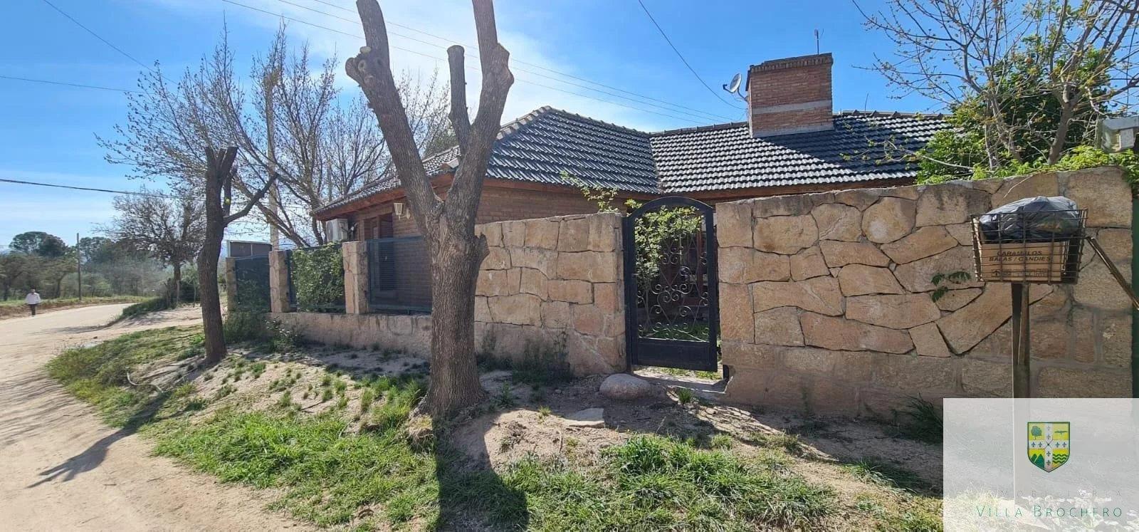 Venta de casa esquina de 3 habitaciones en Villa Cura Brochero K166CB - Imagen 2