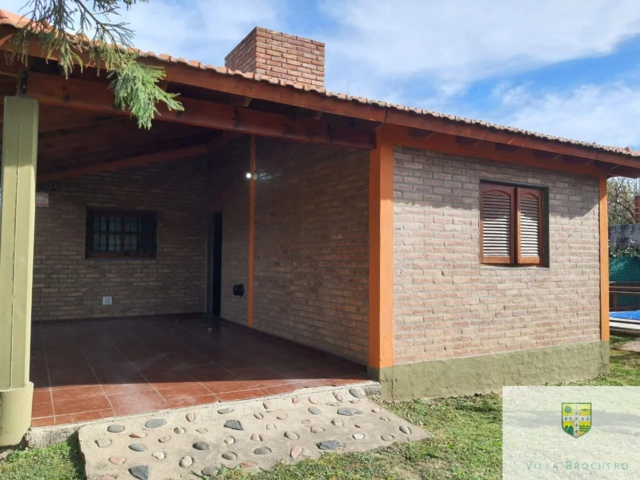 Casa en alquiler temporario c/ cochera en Villa Cura Brochero - Imagen 2