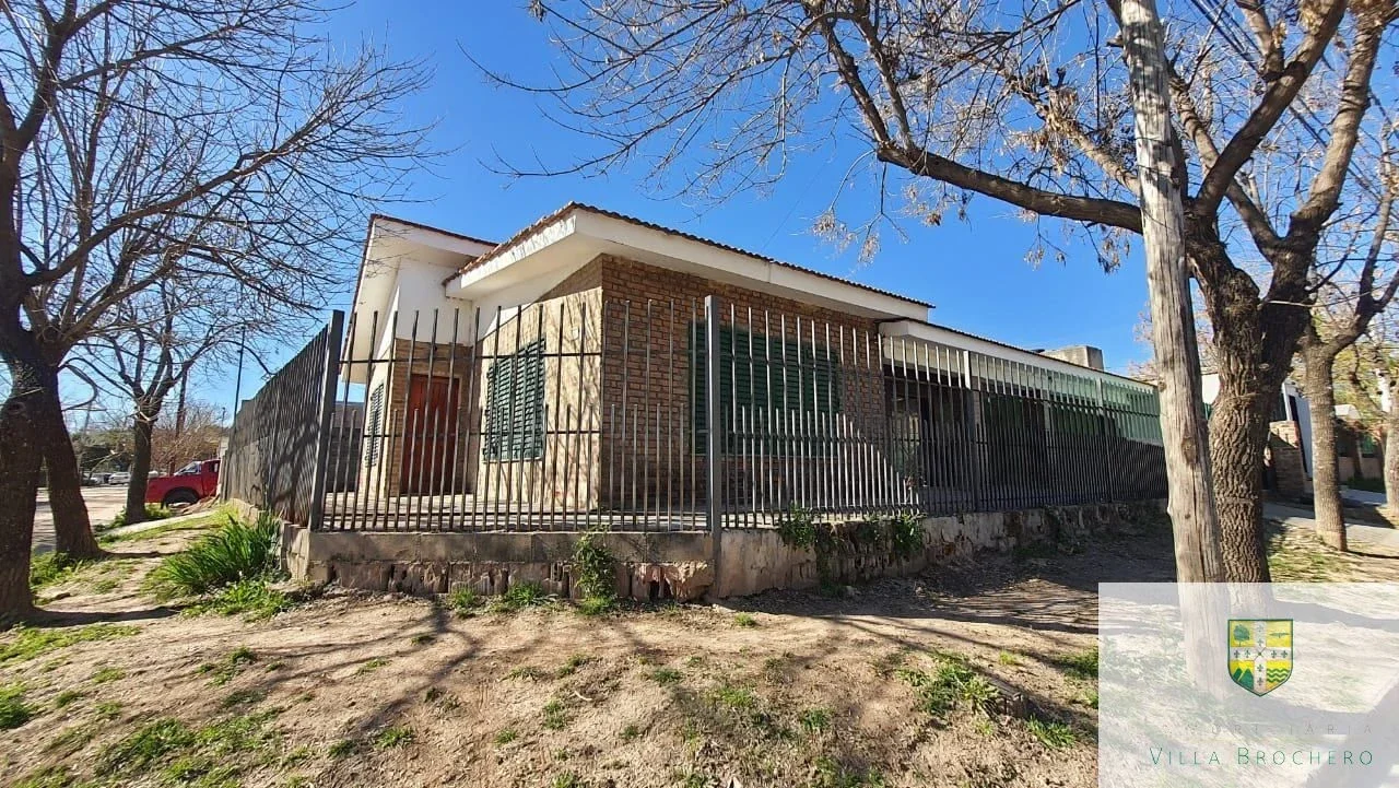 Venta de amplia casa esquina de 2 habitaciones en Mina Clavero K161MC - Imagen 1