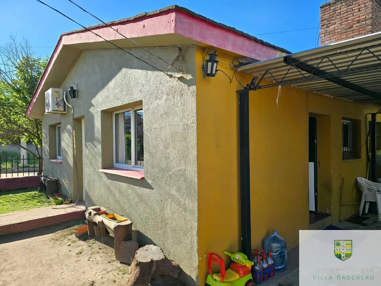 Venta de casa esquina con 4 habitaciones en Villa Cura Brochero K168CB - Imagen 2
