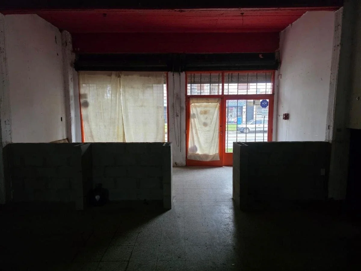 Alquiler Local Comercial de 95m²en Villa Luzuriaga - Imagen 2