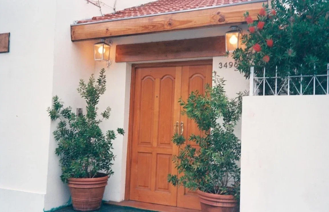 Chalet 5 ambientes en venta con jardín y cochera en Castelar - Imagen 2