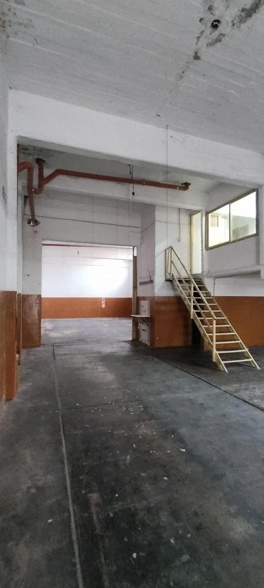 Galpón en alquiler de 300m2 ubicado en Lomas del Mirador - Imagen 2