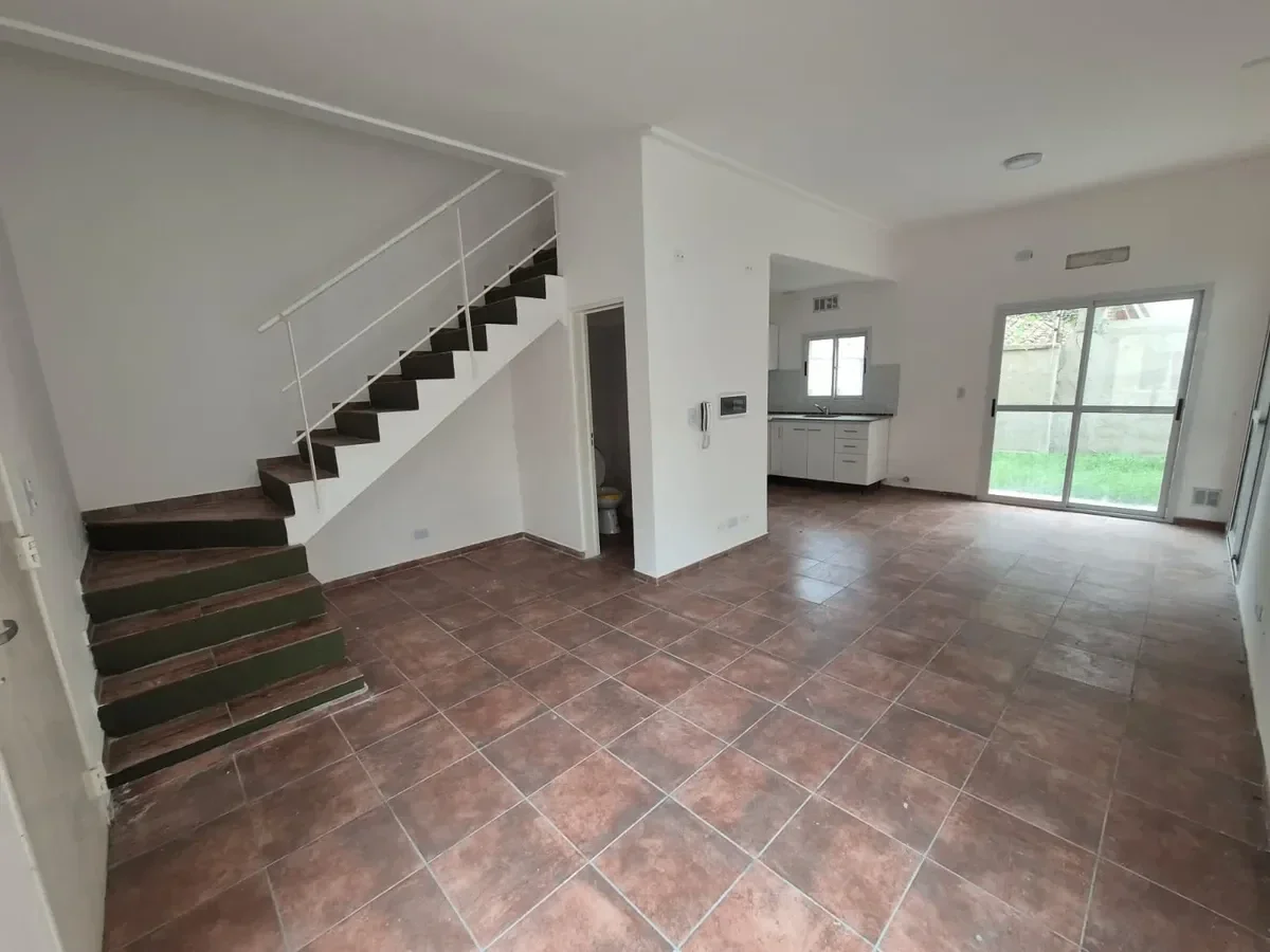 Hermoso Dúplex en alquiler 3 ambientes con cochera y jardín en Ituzaingó Norte - Imagen 4