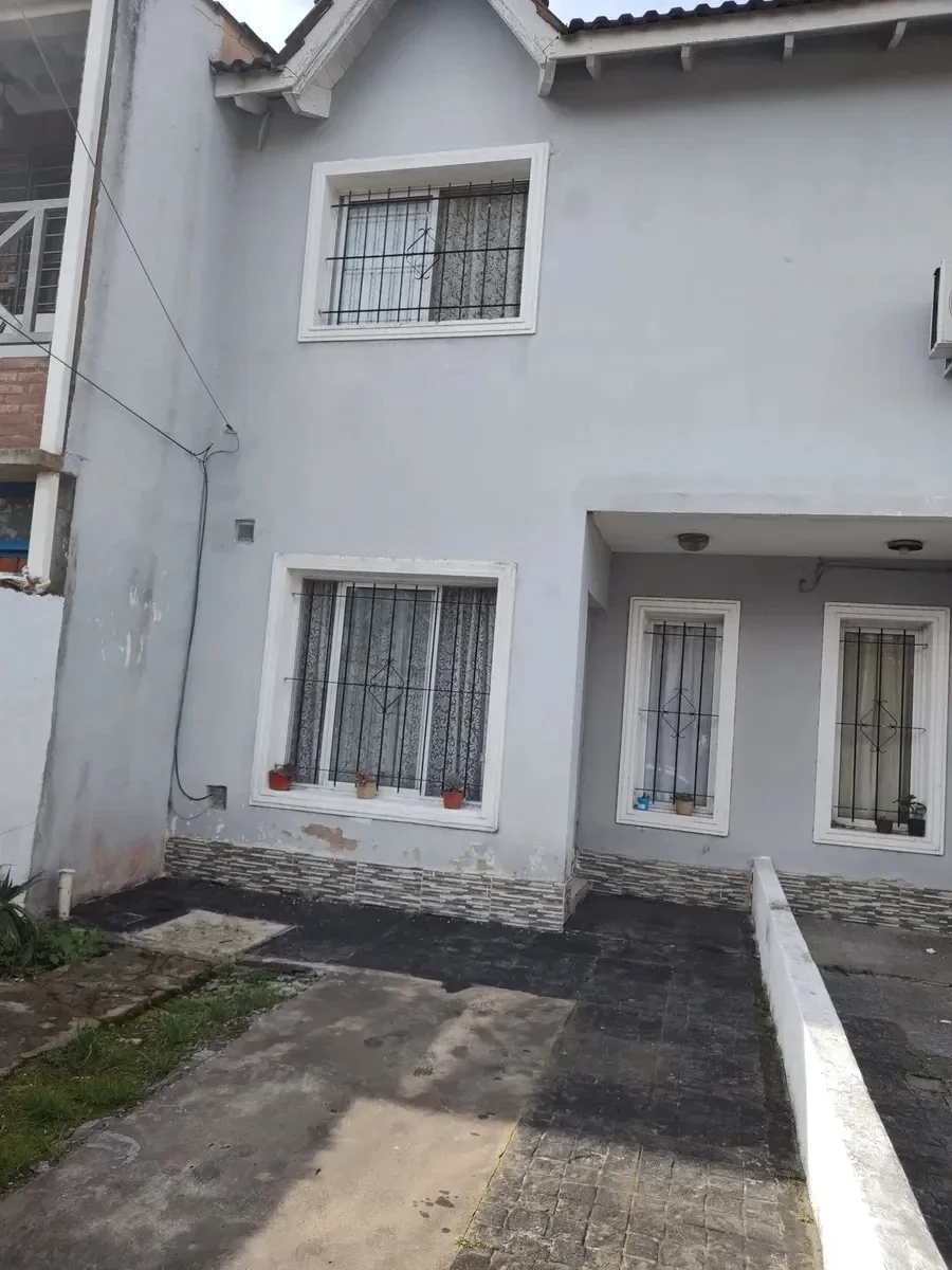 Dúplex en alquiler 3 ambientes c/ cochera en Ituzaingó - Imagen 2
