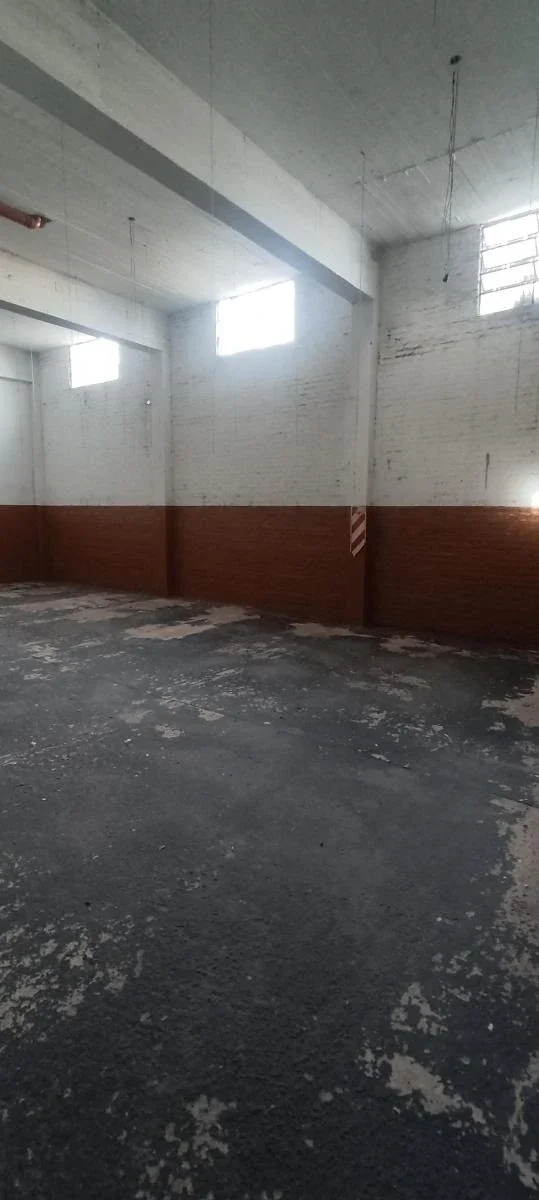 Galpón en alquiler de 300m2 ubicado en Lomas del Mirador - Imagen 3