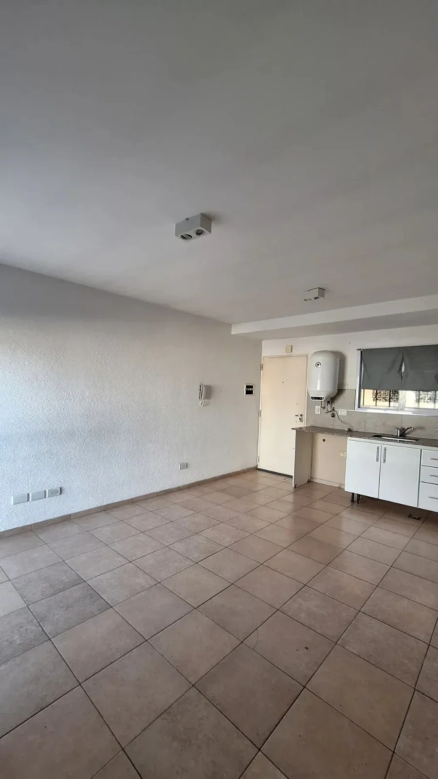 Departamento en alquiler 2 ambientes con cochera en Morón - Imagen 2