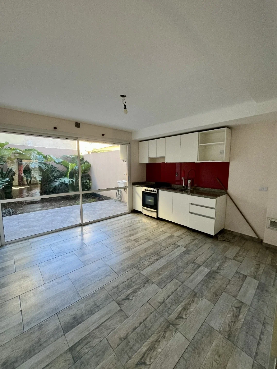 Departamento 3 ambientes en alquiler con cochera y patio en Ramos Mejía - Imagen 1