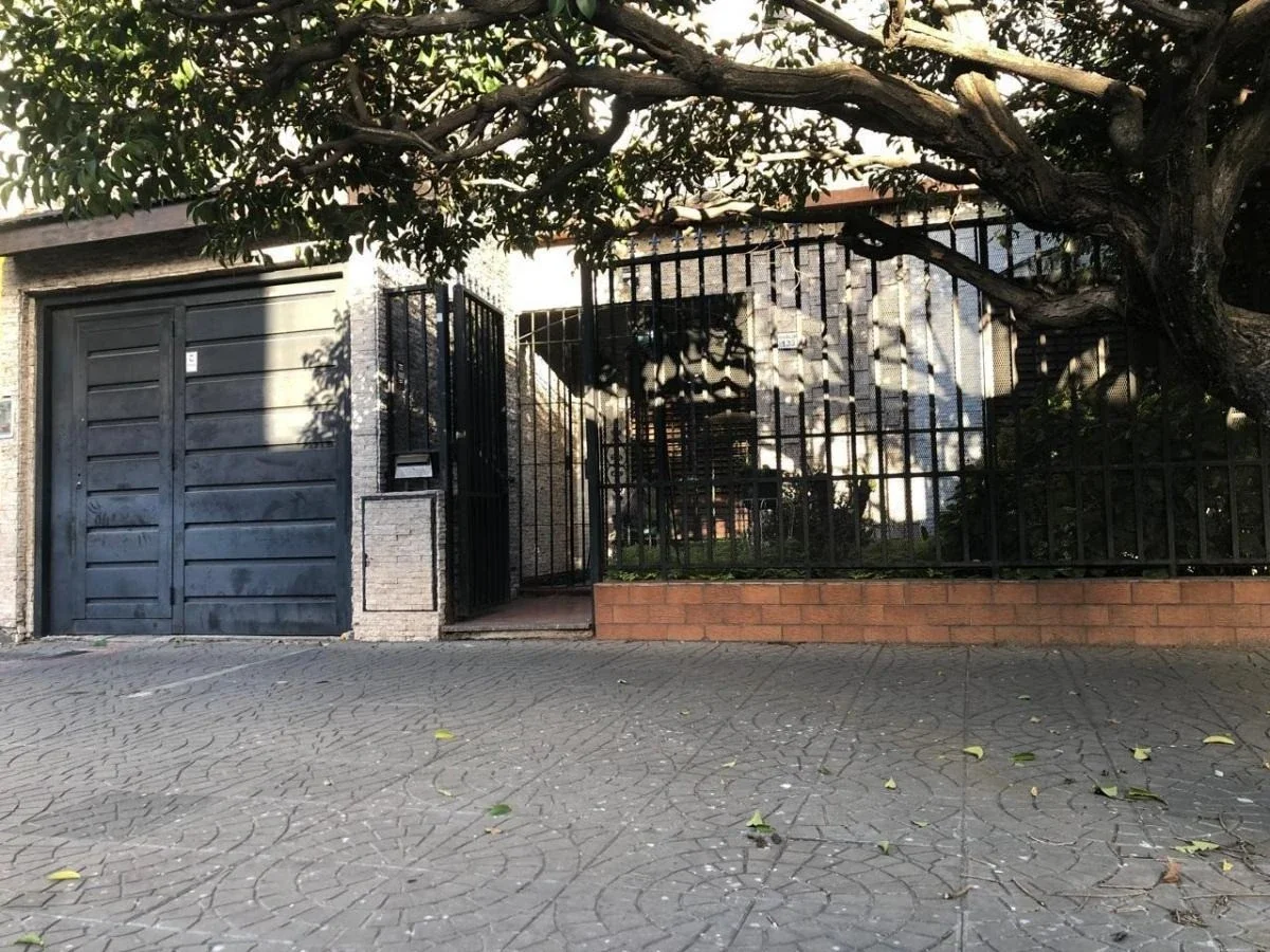 Casa en venta 4 ambientes con cochera, patio y terraza en La Tablada - Imagen 3