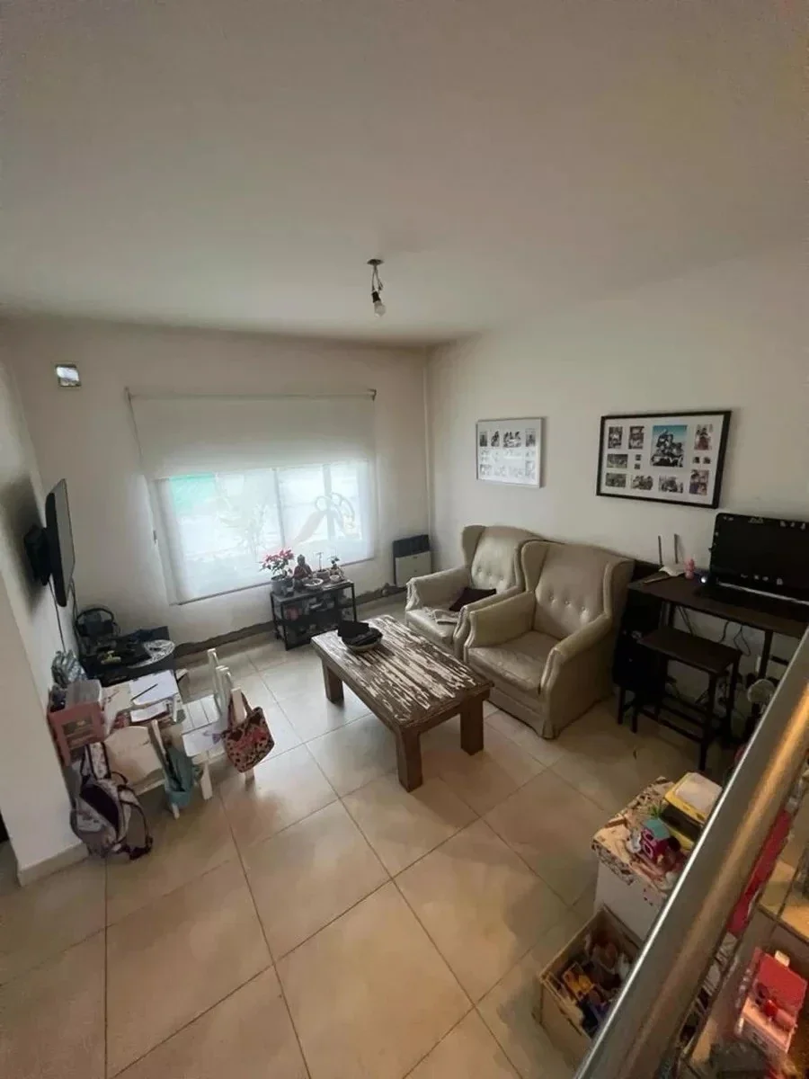 Casa de 4 ambientes en venta con pileta y parque – Villa Udaondo, Ituzaingó - Imagen 3