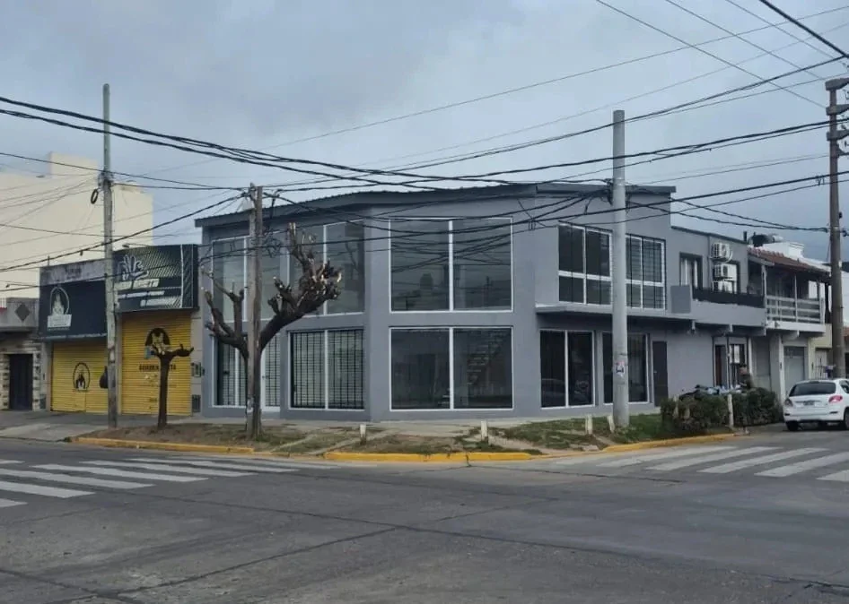 Local comercial en alquiler en Villa Luzuriaga - Imagen 1
