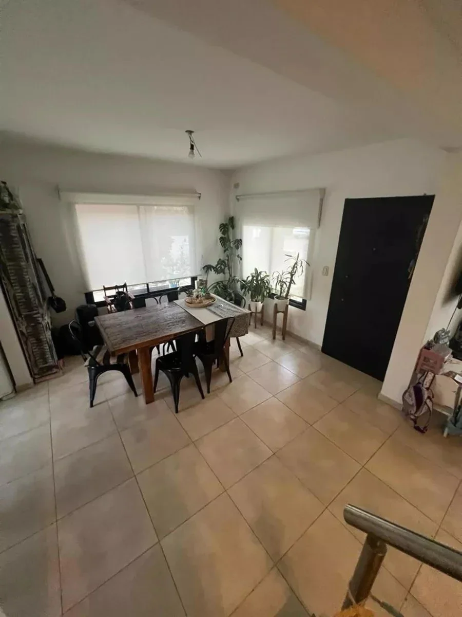 Casa de 4 ambientes en venta con pileta y parque – Villa Udaondo, Ituzaingó - Imagen 4