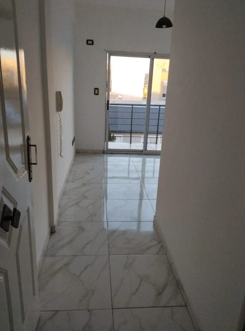 Departamento 2amb en alquiler con balcón y terraza en Lomas del Mirador - Imagen 1