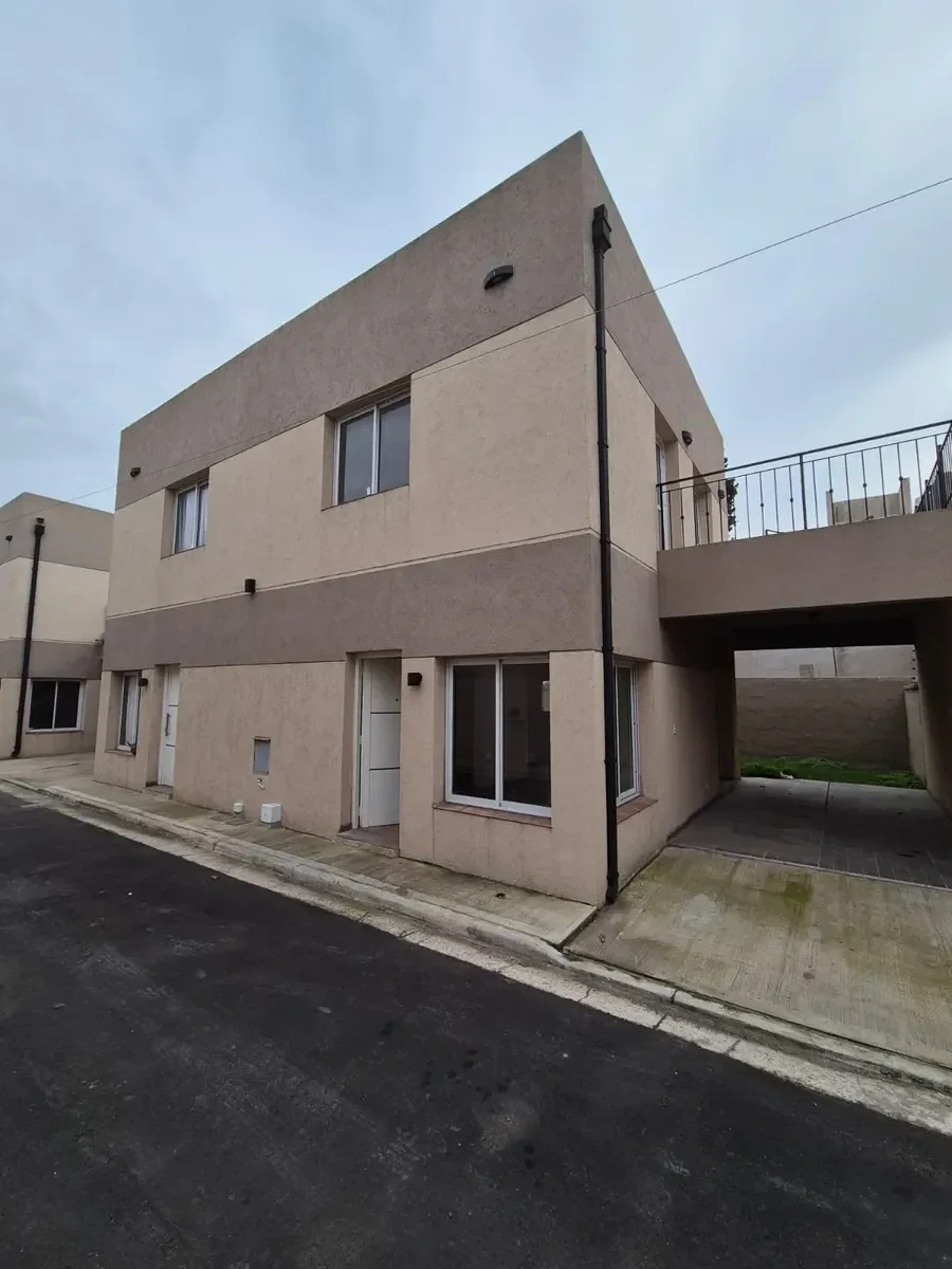 Hermoso Dúplex en alquiler 3 ambientes con cochera y jardín en Ituzaingó Norte - Imagen 1
