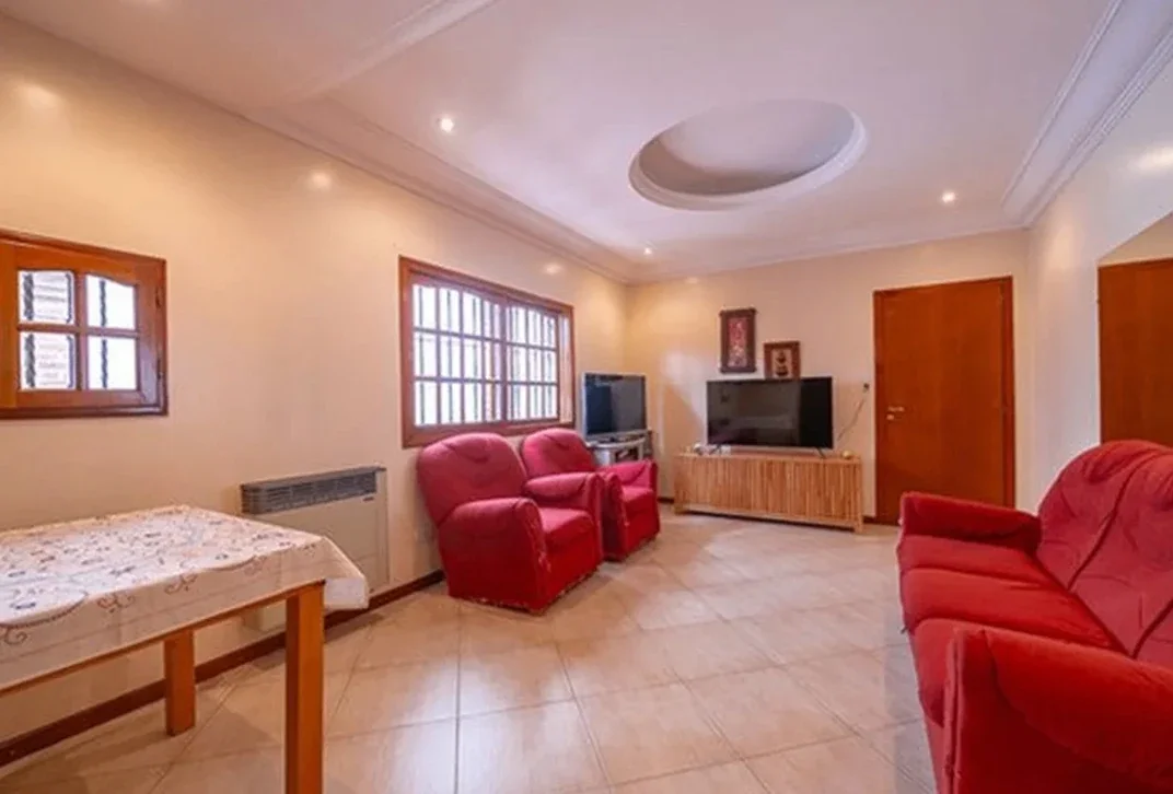 Casa en venta con pileta, jardín y quincho en Haedo - APTO CREDITO - Imagen 3