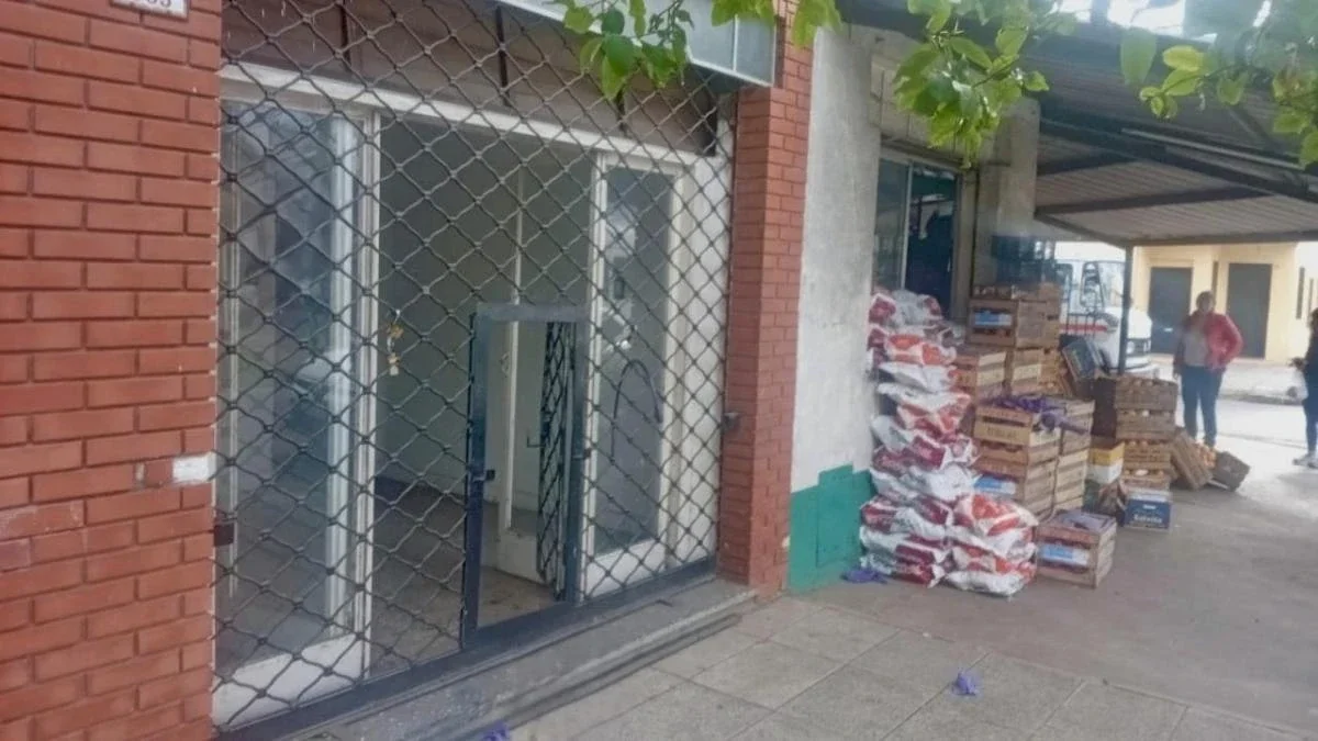 Local comercial en venta en Ramos Mejía – Excelente ubicación y amplia vidriera - Imagen 2