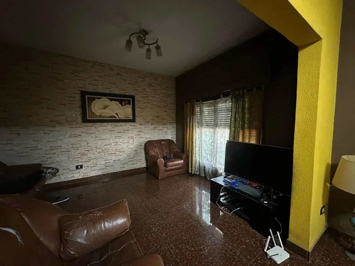 Casa 6 ambientes con pileta y jardín en venta en Morón - Imagen 4