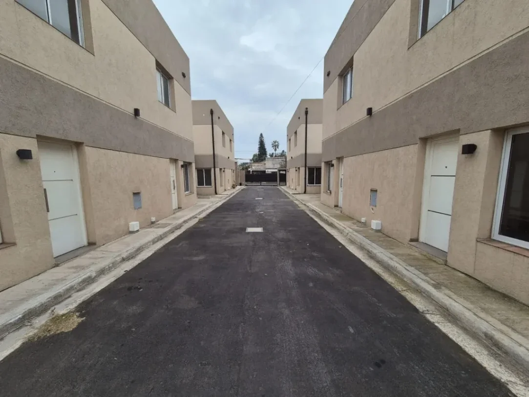 Hermoso Dúplex en alquiler 3 ambientes con cochera y jardín en Ituzaingó Norte - Imagen 2