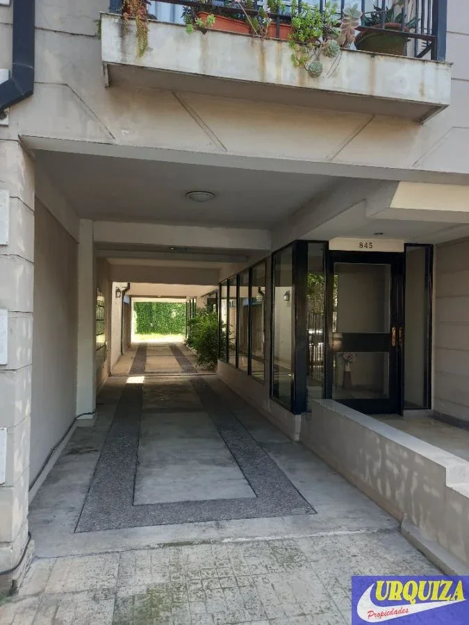 Departamento en alquiler de 1 dormitorio c/ cochera en Haedo - Imagen 2