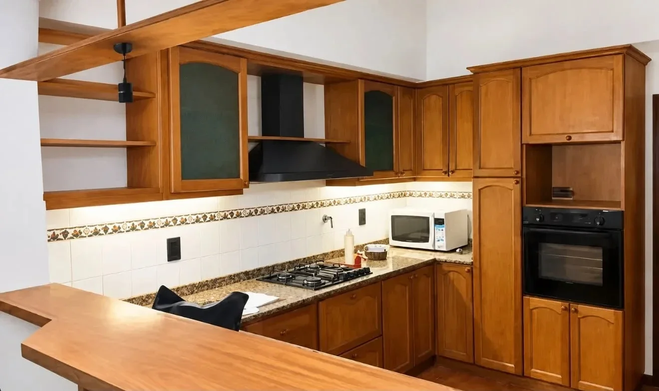 Hermoso Chalet en alquiler con 2 dormitorios, patio y cochera en Ituzaingó Norte - Imagen 2