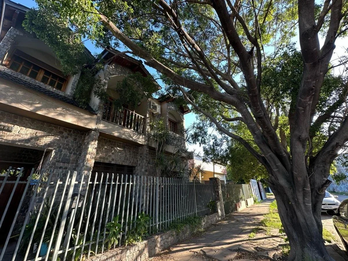 Casa 6 ambientes con pileta y jardín en venta en Morón - Imagen 3