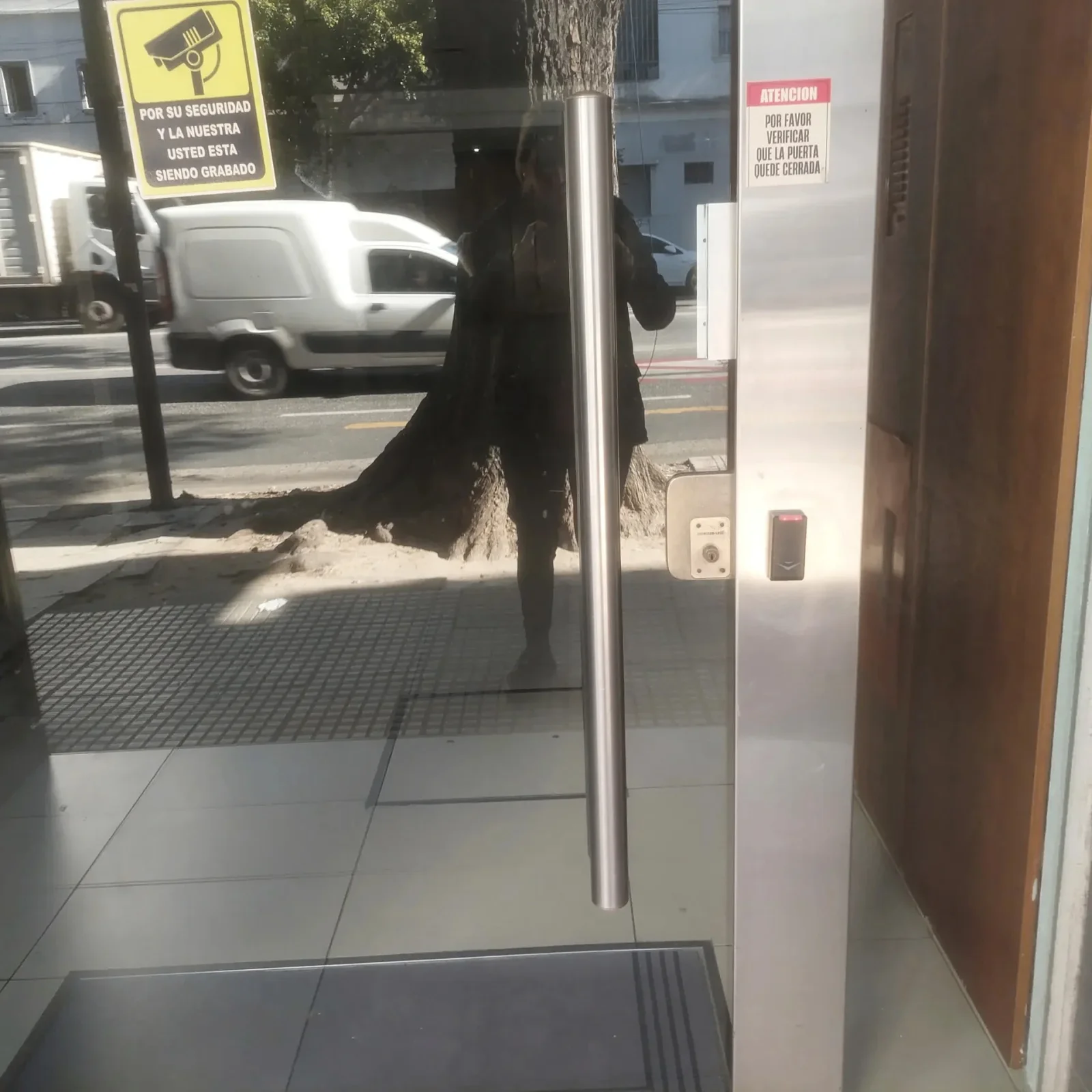 Monoambiente en venta con balcón, baulera y amenities en Floresta - Imagen 2