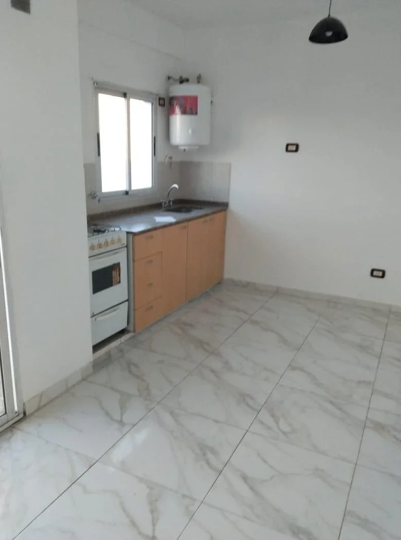 Departamento 2amb en alquiler con balcón y terraza en Lomas del Mirador - Imagen 2