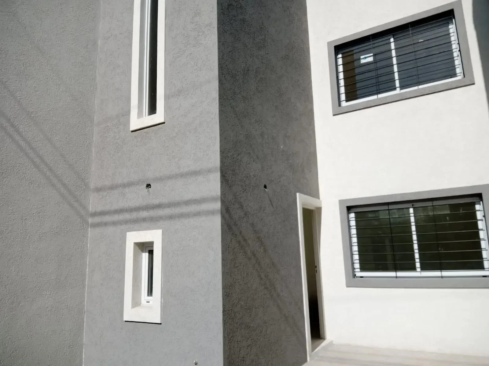 Impresionante casa en alquiler 4 amb con patio y cochera en Ituzaingó Norte - Imagen 3
