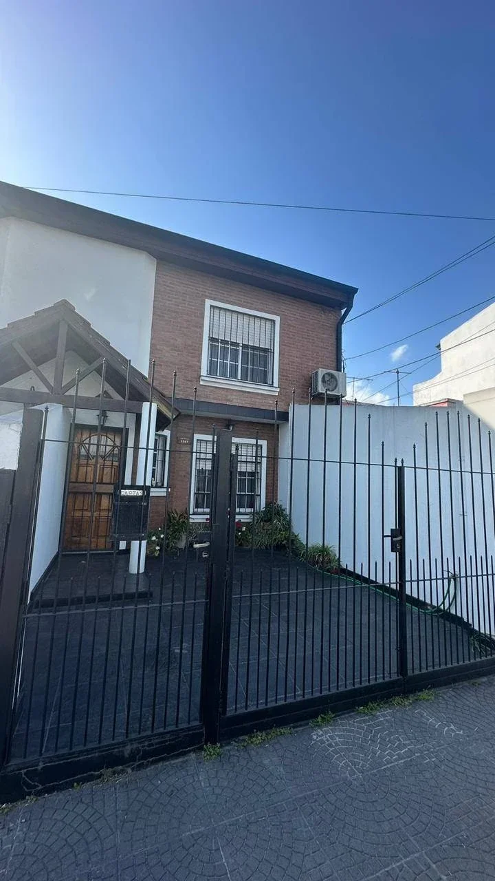 Inmejorable Dúplex 4 amb en venta c/ cochera en San Justo - Imagen 1