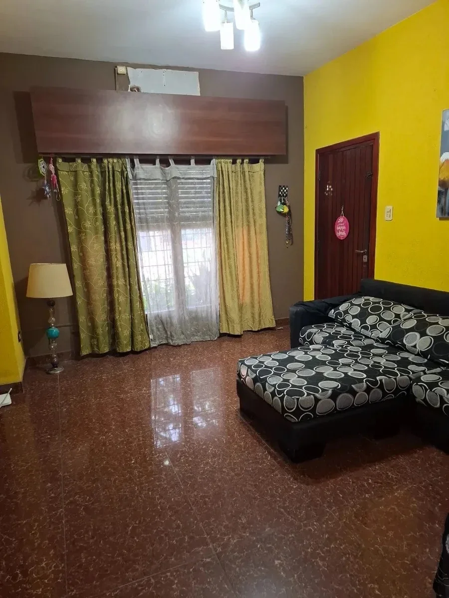 Casa 6 ambientes con pileta y jardín en venta en Morón - Imagen 5