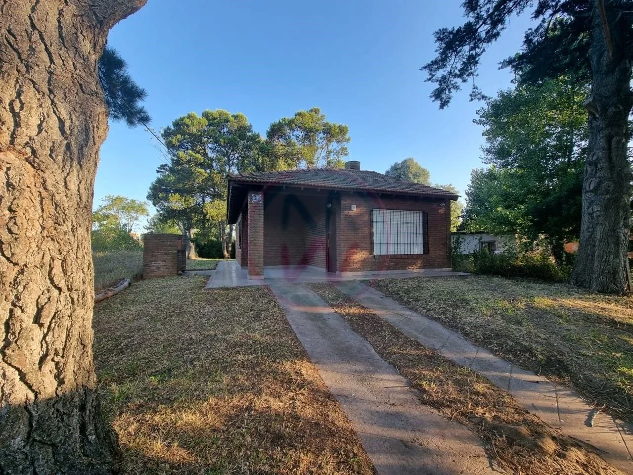 Chalet en venta de 3 dormitorios c/ cochera en Zona Sur - Imagen 2