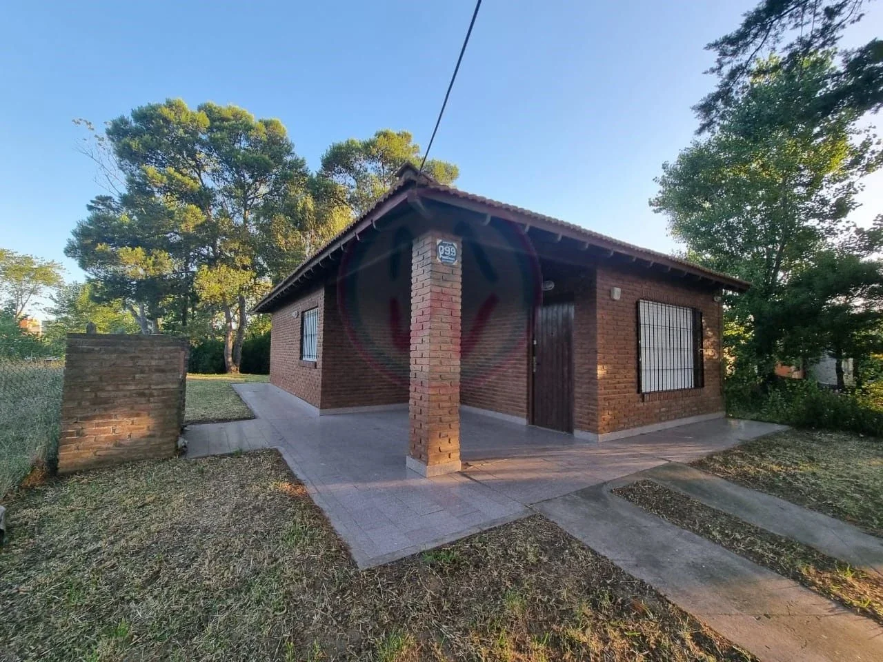Chalet en venta de 3 dormitorios c/ cochera en Zona Sur - Imagen 1