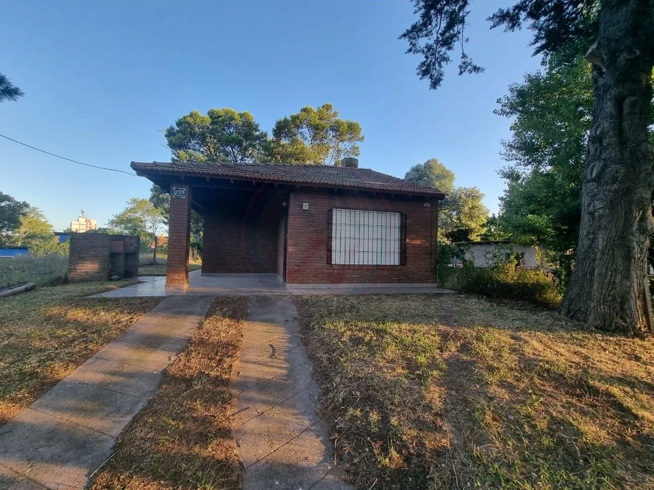 Chalet en venta de 3 dormitorios c/ cochera en Zona Sur - Imagen 3