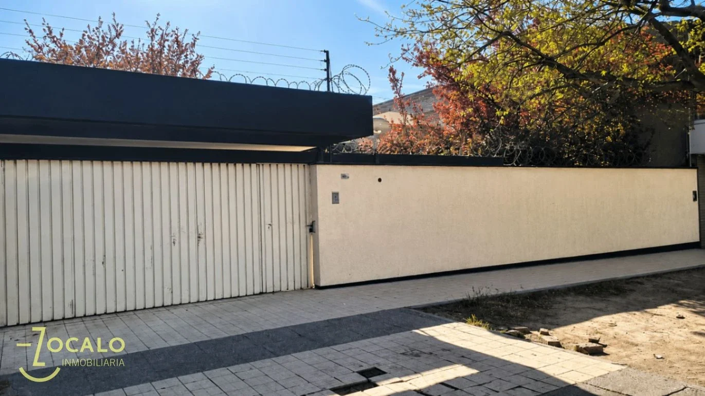 Casa en venta c/ cochera en Villa Nueva - Imagen 1