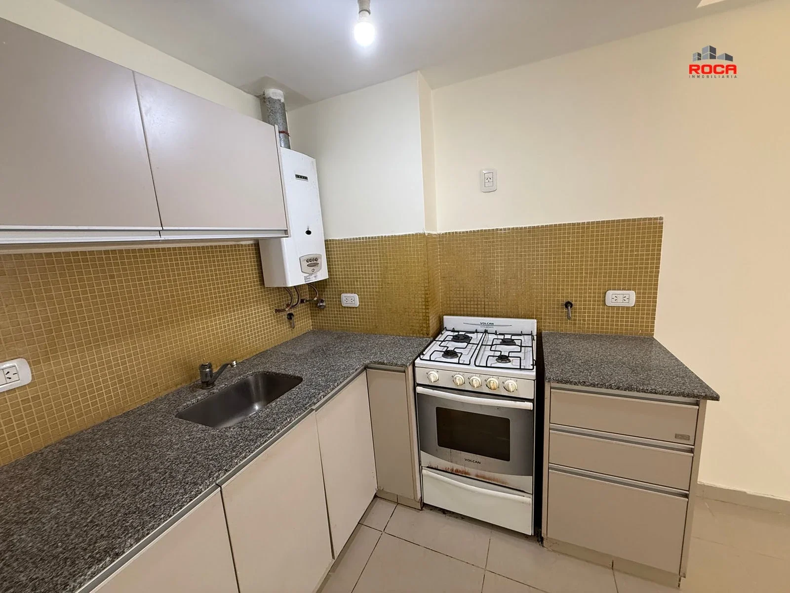 Departamento moderno de 2 dormitorios a pasos de la Peatonal Belgrano - Imagen 4