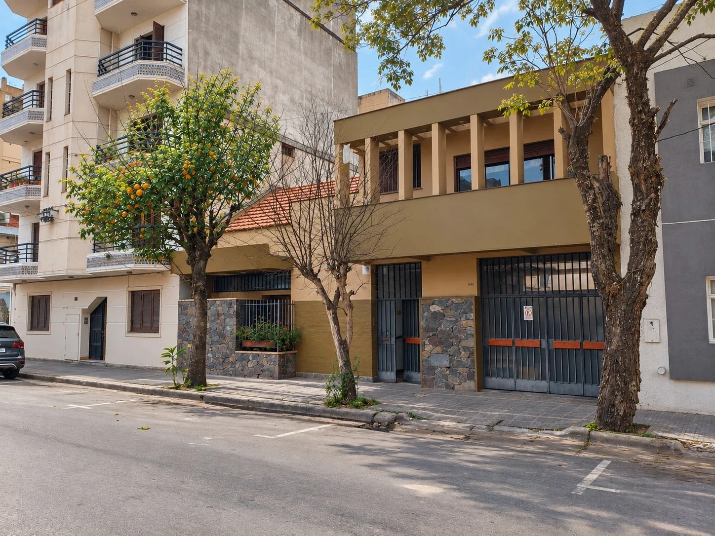 Casa en venta c/ cochera en Centro - Imagen 1