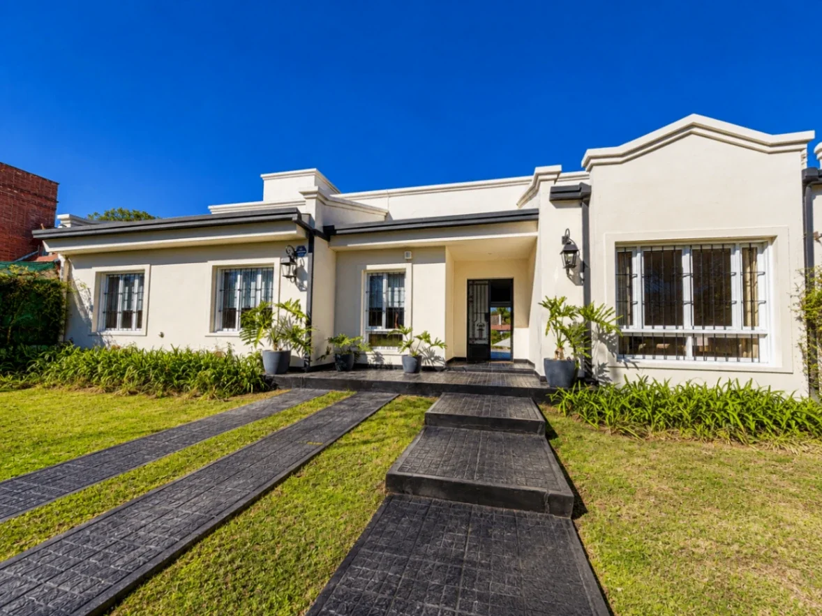 Casa en venta c/ cochera en Bajo la Viña - Imagen 1