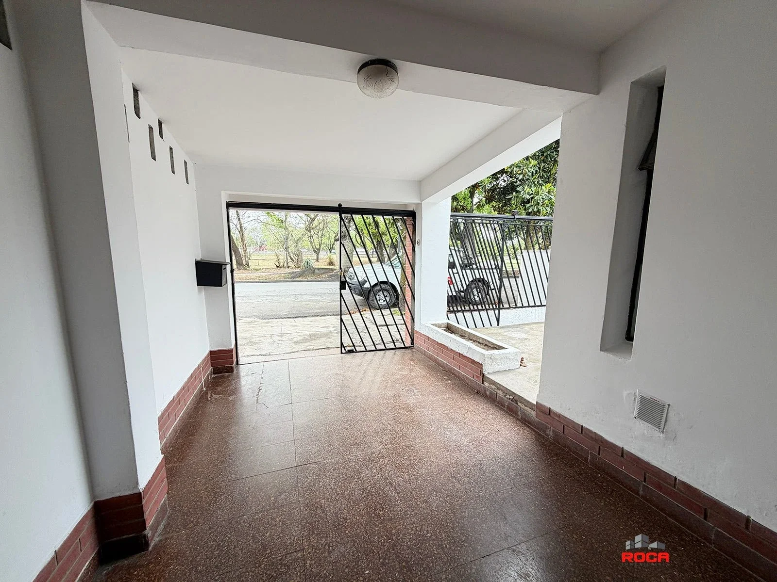 Casa en alquiler c/ cochera en Cnel Arias - Imagen 2