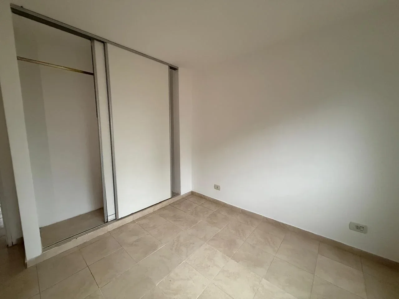 Departamento en alquiler c/ cochera en Bella Vista - Imagen 3