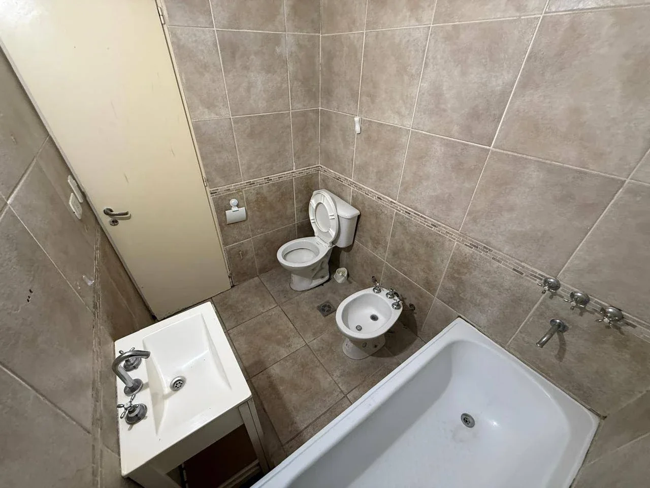Departamento en alquiler c/ cochera en Bella Vista - Imagen 4