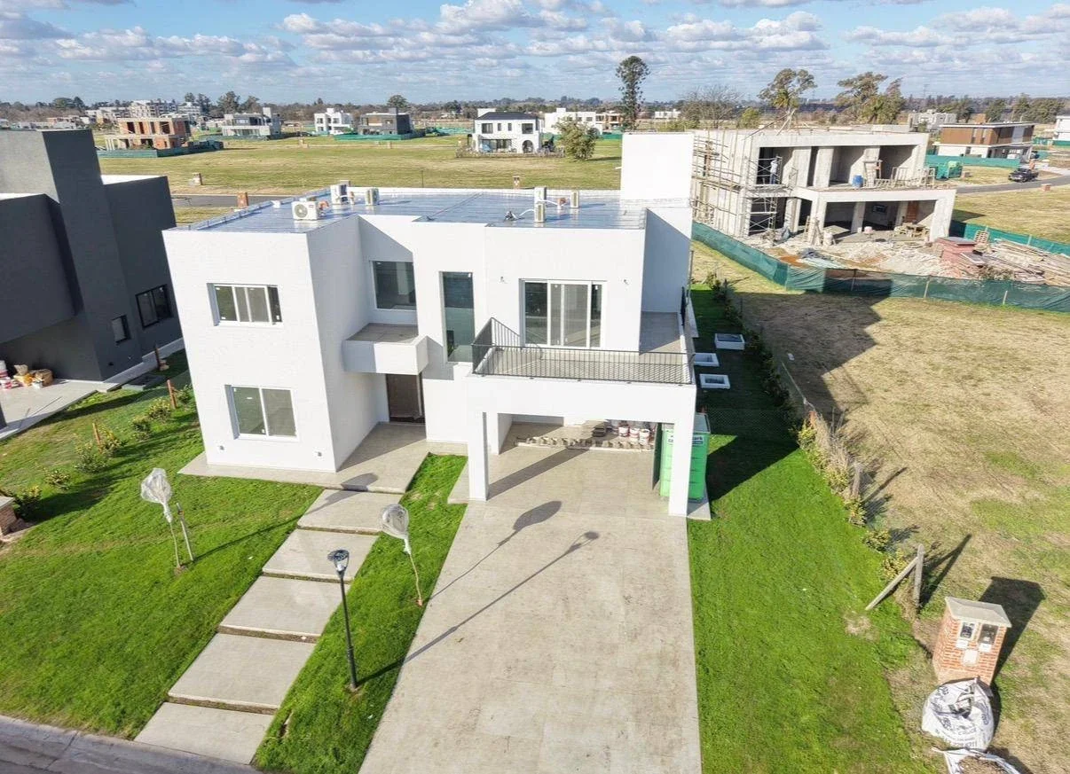 Casa en venta c/ cochera en Bella Vista - Imagen 1