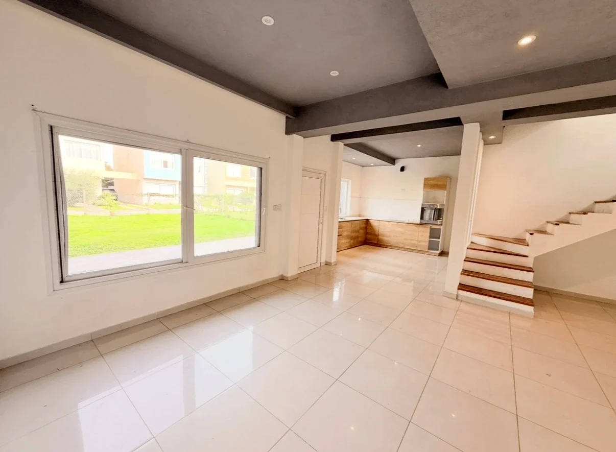 Casa en venta c/ cochera en Bella Vista - Imagen 3