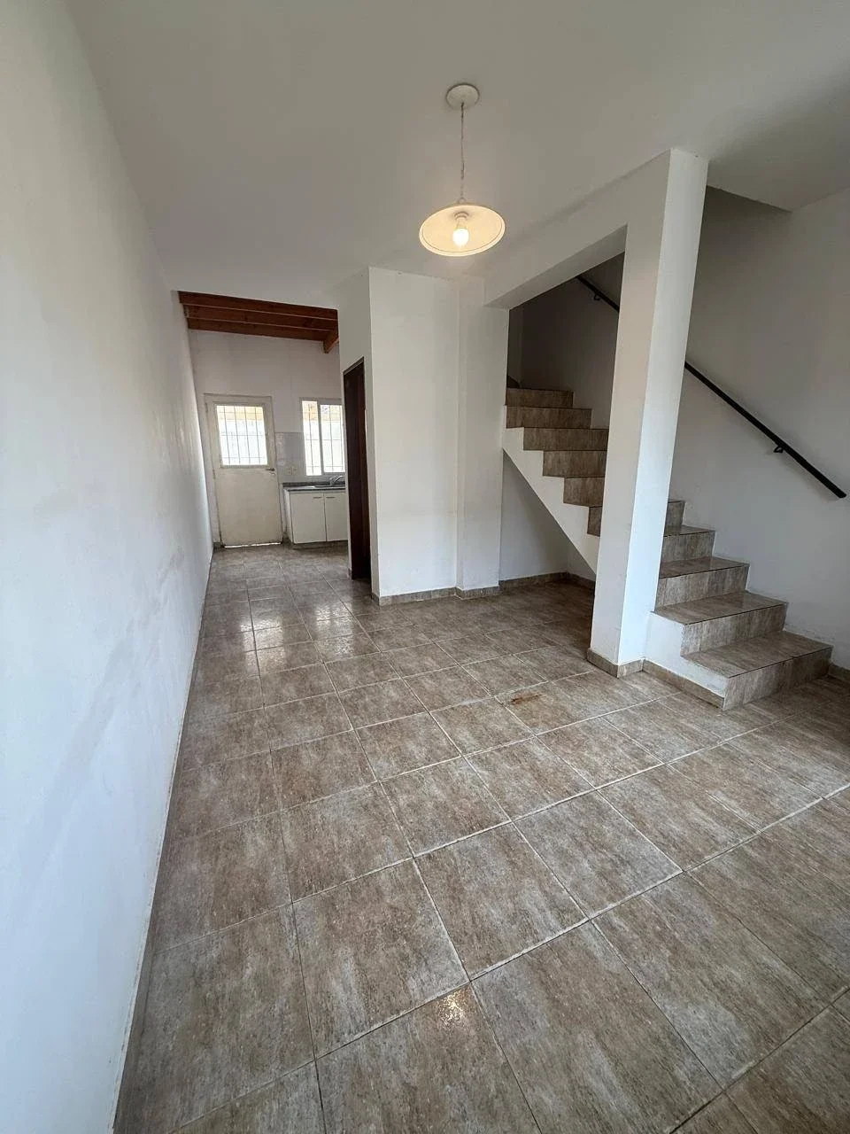 Dúplex en alquiler c/ cochera en Bella Vista - Imagen 1