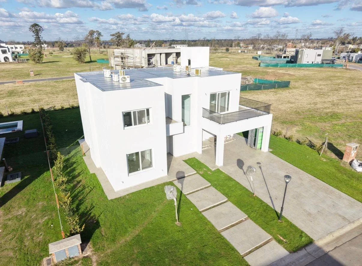 Casa en venta c/ cochera en Bella Vista - Imagen 2