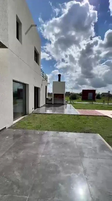 Casa en venta c/ cochera en San Sebastián - Imagen 2