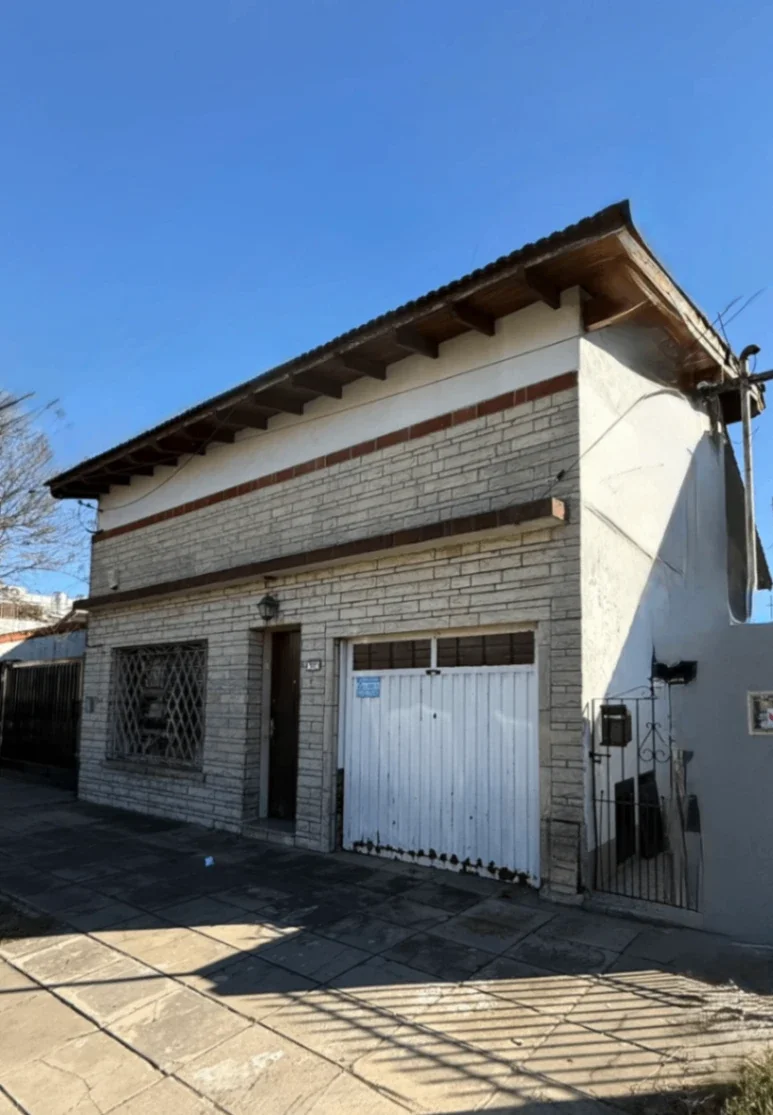 Casa en venta c/ cochera en Bella Vista - Imagen 2