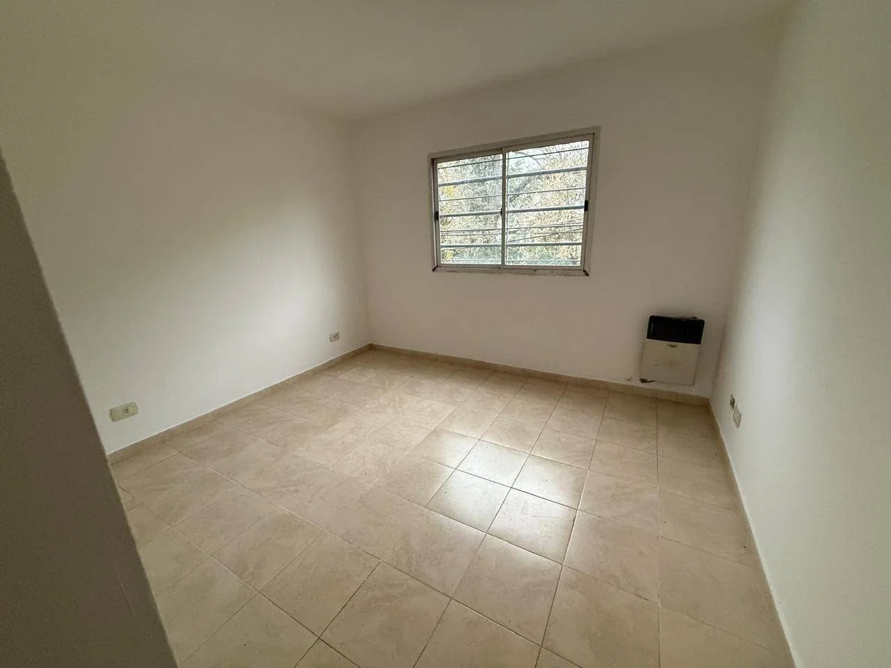 Departamento en alquiler c/ cochera en Bella Vista - Imagen 2