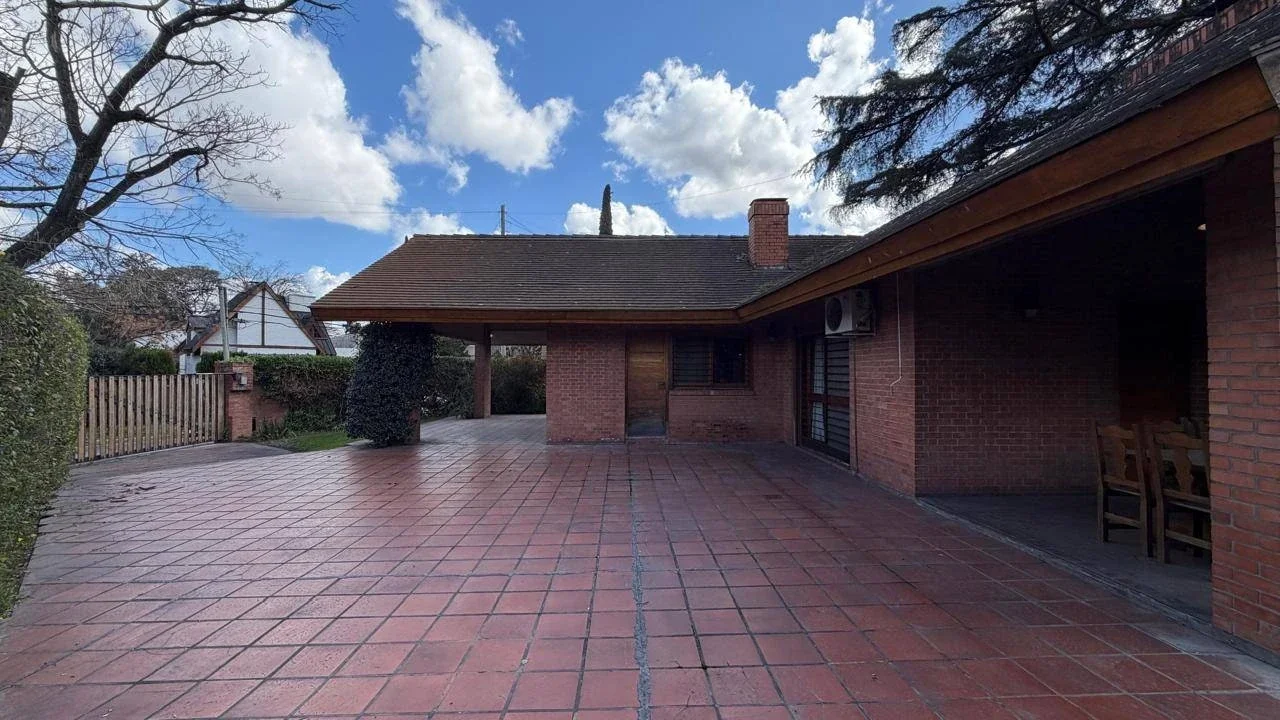 Casa en venta c/ cochera en Bella Vista - Imagen 2